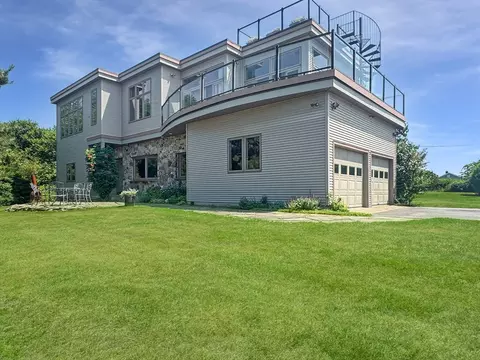 8 Goldfinch Way, Ipswich, MA 01938