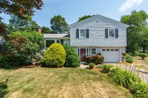 28 Greenleaf Cir, Framingham, MA 01701