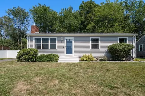106 Laurelwood Dr, New Bedford, MA 02745