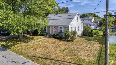 132 Jackson Ave, Somerset, MA 02725
