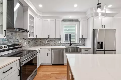 8 Cushing St #1, Salem, MA 01970