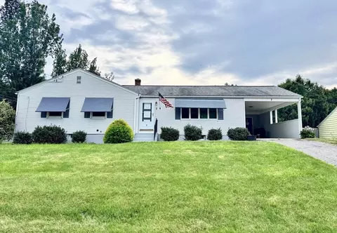 7 Hunter Ter, South Hadley, MA 01075