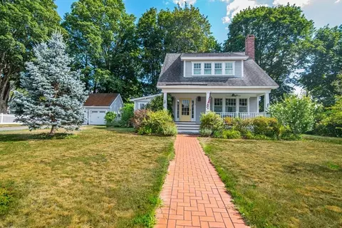 2 Hitching Post Ln, Amesbury, MA 01913