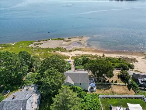 2 Wychunas Ave, Buzzards Bay, MA 02532