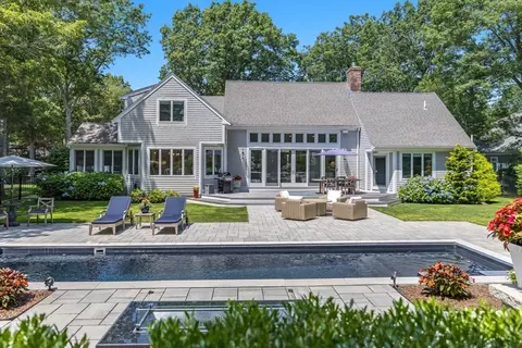 9 Reflection Dr, Sandwich, MA 02563