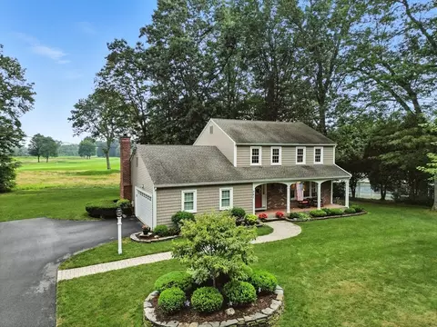 291 Deepwoods Dr, Longmeadow, MA 01106