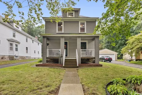 14 Robertson Rd, Worcester, MA 01602