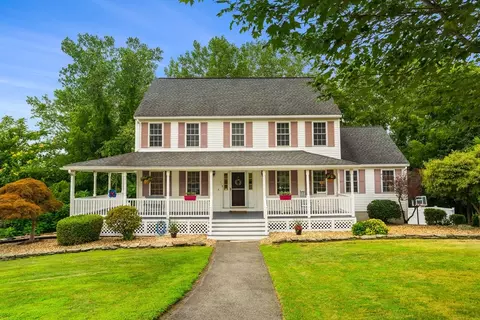 115 Sue Ann Dr, Dracut, MA 01826