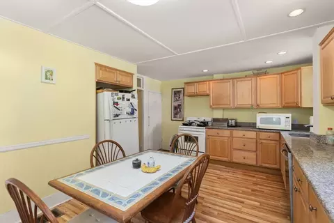 40 Cherry St, Danvers, MA 01923 photo 9
