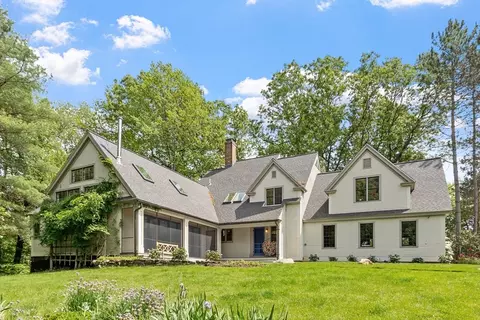 429 School St, Carlisle, MA 01741