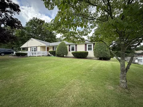 1 Country Club Rd, North Reading, MA 01864