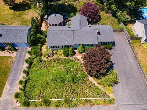 149 Sheaffer Rd, Centerville, MA 02632