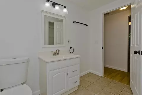 Bath - 84 N Brook Rd, Springfield, MA 01119 photo 1 of 4