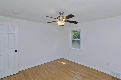 Bedroom - 84 N Brook Rd, Springfield, MA 01119 photo 3 of 9