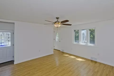 Living - 84 N Brook Rd, Springfield, MA 01119 photo 3 of 5