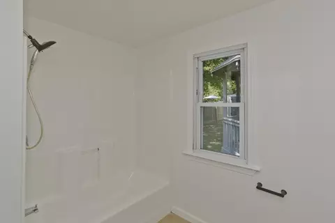 Bath - 84 N Brook Rd, Springfield, MA 01119 photo 2 of 4