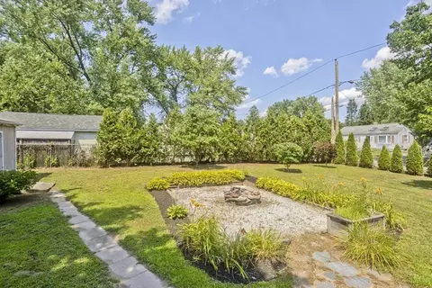 Exterior - 84 N Brook Rd, Springfield, MA 01119 photo 7 of 13