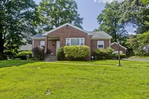 77 Elmore St, Holyoke, MA 01040