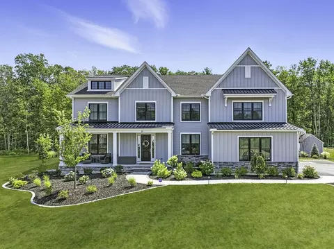27 Whalen Rd, Hopkinton, MA 01748