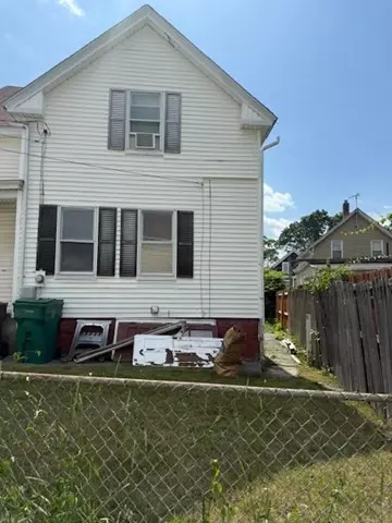 131 London St, Lowell, MA 01852
