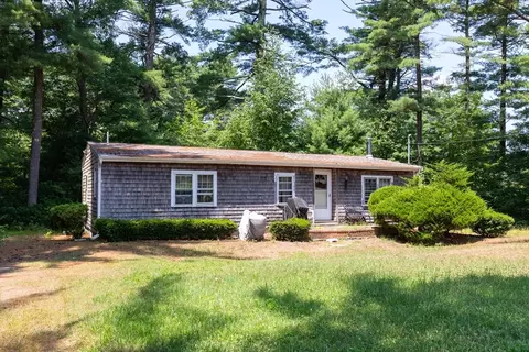 12 Center St, Carver, MA 02330