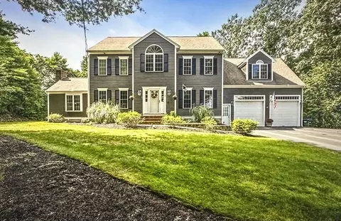 1 Elaine Cir, Lakeville, MA 02347