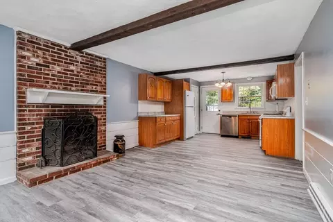 Living - 28 Beech St, Townsend, MA 01469 photo 1 of 9