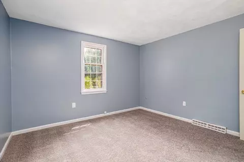 Bedroom - 28 Beech St, Townsend, MA 01469 photo 2 of 6