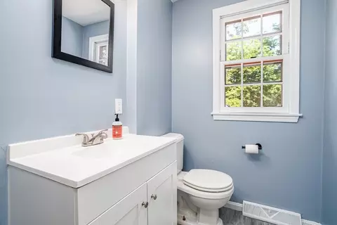 Bath - 28 Beech St, Townsend, MA 01469 photo 3 of 3