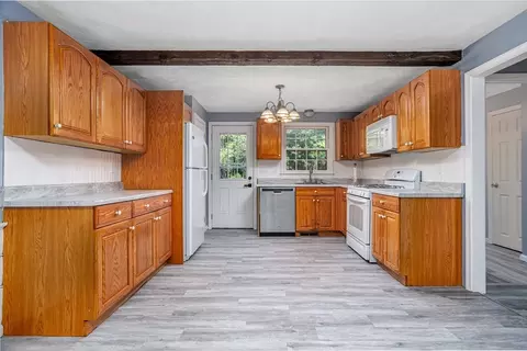 Kitchen - 28 Beech St, Townsend, MA 01469 photo 2 of 3