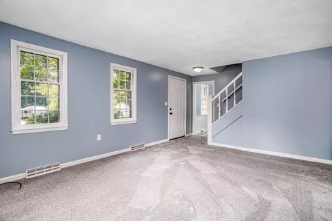 Living - 28 Beech St, Townsend, MA 01469 photo 9 of 9
