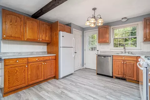 Kitchen - 28 Beech St, Townsend, MA 01469 photo 1 of 3