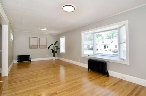 23 Corona St, Springfield, MA 01104 photo 5