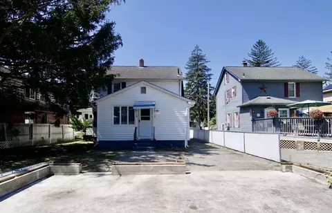 23 Corona St, Springfield, MA 01104 photo 3