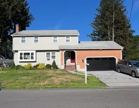 90 Rindo Park Dr, Lowell, MA 01851