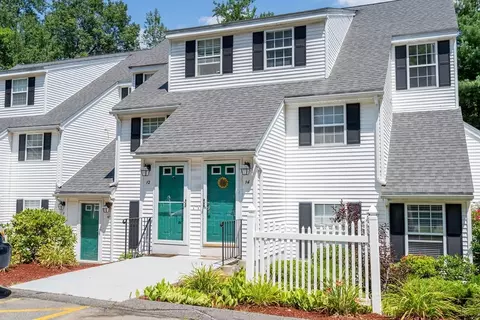 14 Gates Xing #14, Leominster, MA 01453