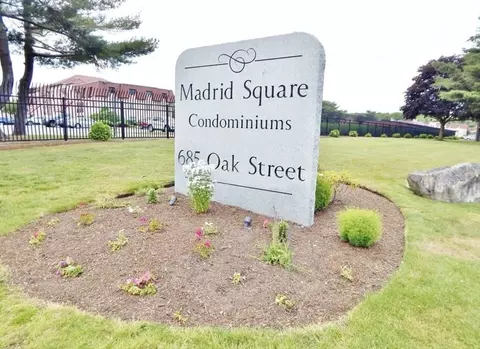 685 Oak St #13-2, Brockton, MA 02301