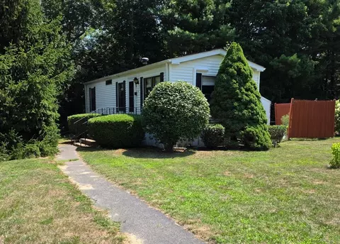 4 Foxtail Dr, Kingston, MA 02364