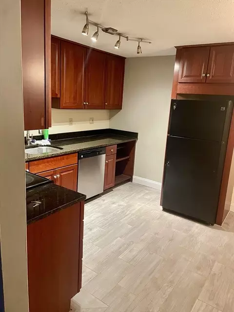 2410 Skyline Dr #7, Lowell, MA 01854