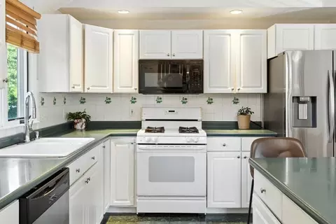 782 Bedford St, Whitman, MA 02382