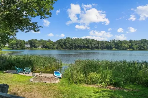 115 Pleasant St, Wenham, MA 01984