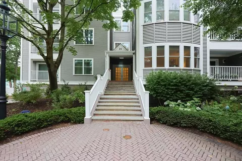 26 Holly Ln #3E, Brookline, MA 02467