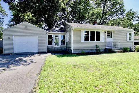 29 Albert St, Chicopee, MA 01020