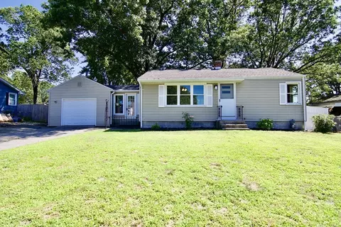 29 Albert St, Chicopee, MA 01020 photo 2