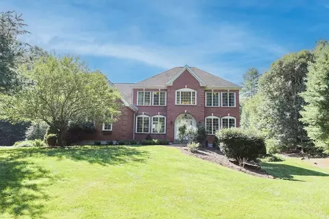 73 Clinton St, Hopkinton, MA 01748