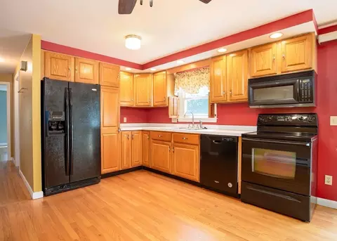 60 Saffron Cir, Springfield, MA 01129 photo 4