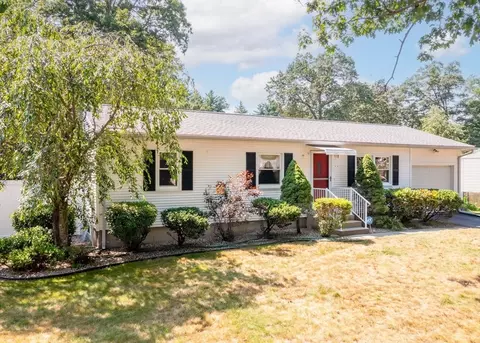 60 Saffron Cir, Springfield, MA 01129 photo 2