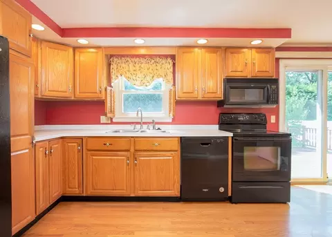 60 Saffron Cir, Springfield, MA 01129 photo 6