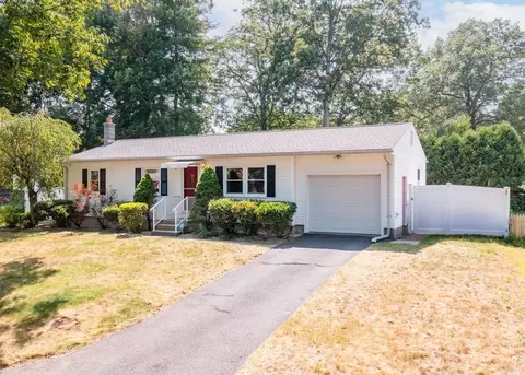 60 Saffron Cir, Springfield, MA 01129 photo 3