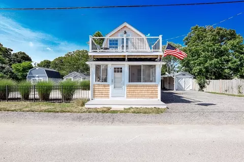 7 Bungalow Ln, Wareham, MA 02532